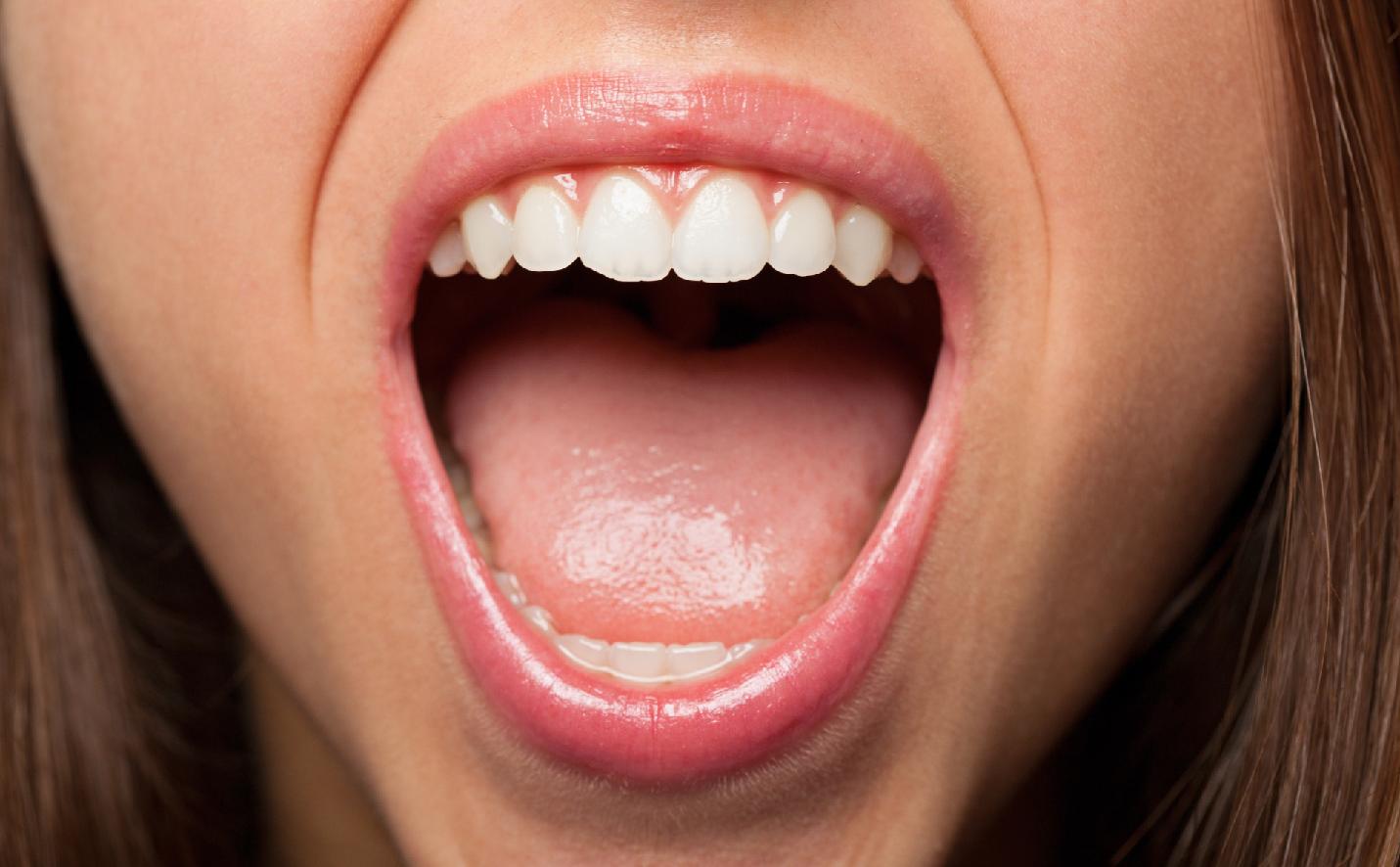 Nepomáhá Vám na afty vitamin B? Zřejmě vám chybí něco jiného.