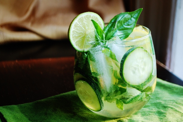 Okurková limonáda, okurkové smoothie s bylinkami (mátou, meduňkou) - recept, postup, návod, příprava, výroba